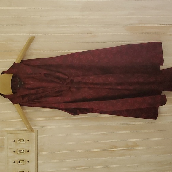 Banana Republic sleeveless blouse - Picture 2 of 4